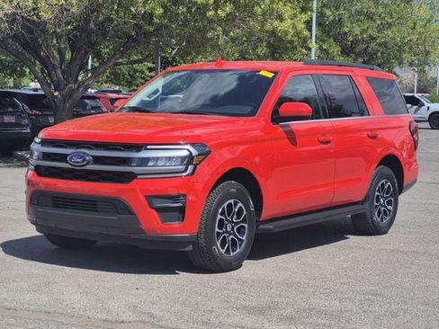 Used 2023 Ford Expedition XLT RWD image 2