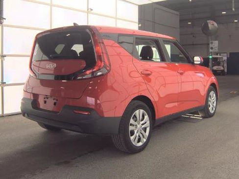 Used 2022 Kia Soul LX FWD image 3