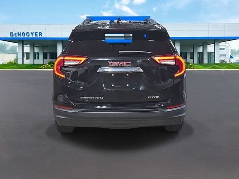 Used 2024 GMC Terrain SLE w/ Driver Convenience Package AWD/4WD image 9