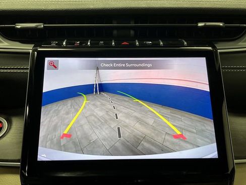 Used 2024 Jeep Grand Cherokee Limited image 11