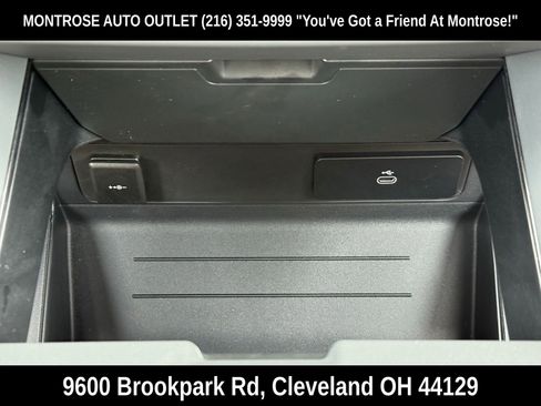 New 2026 Land Rover Defender 130 X-Dynamic SE image 29