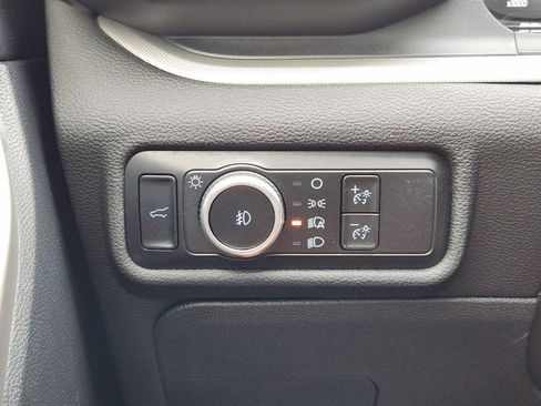 Used 2024 Ford Explorer XLT w/ Equipment Group 202A RWD image 31