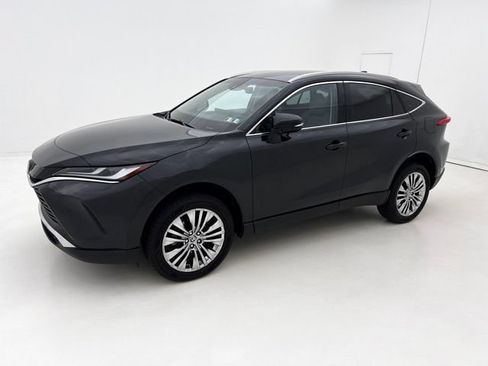Used 2024 Toyota Venza XLE AWD/4WD image 5