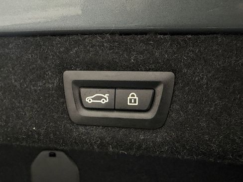 Used 2019 BMW M550i xDrive image 40