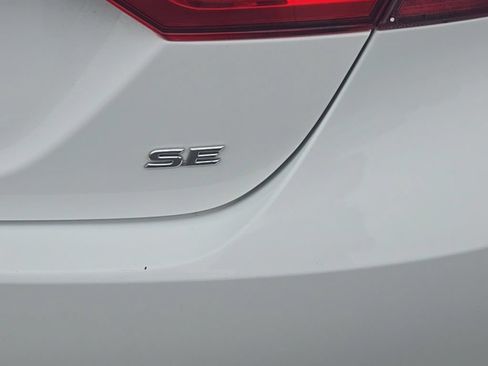 Used 2022 Toyota Camry SE FWD image 7