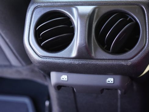 Used 2022 Jeep Gladiator Willys image 22