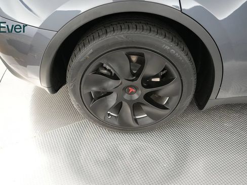 Used 2022 Tesla Model Y Long Range AWD/4WD image 19