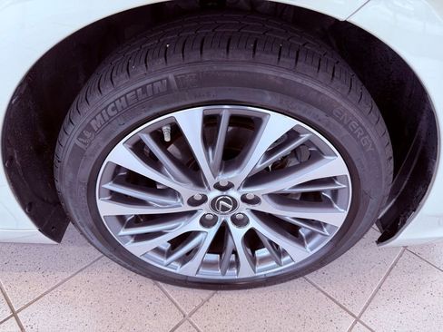 Certified 2020 Lexus ES 300h w/ Premium Package image 16