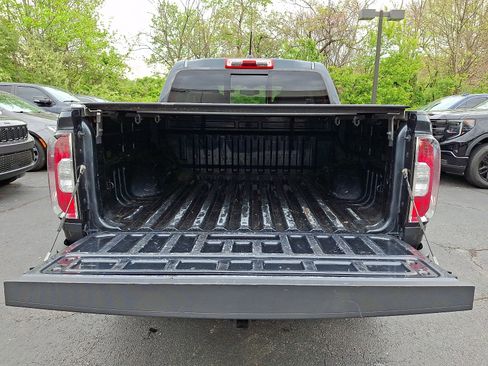 Used 2017 GMC Canyon SLE w/ All Terrain Package AWD/4WD image 30