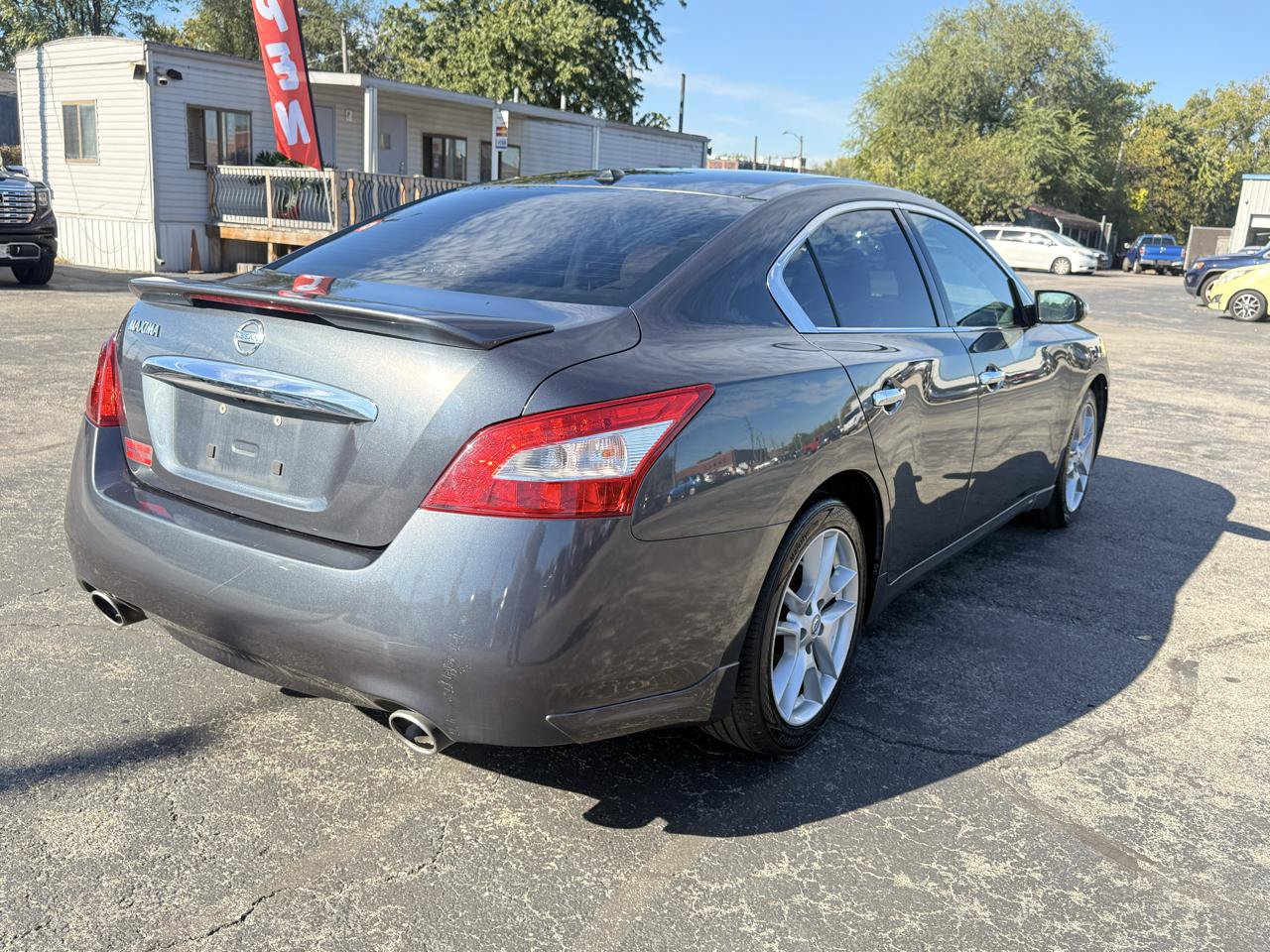 Used 2011 Nissan Maxima 3.5 SV w/ Premium Pkg FWD image 2