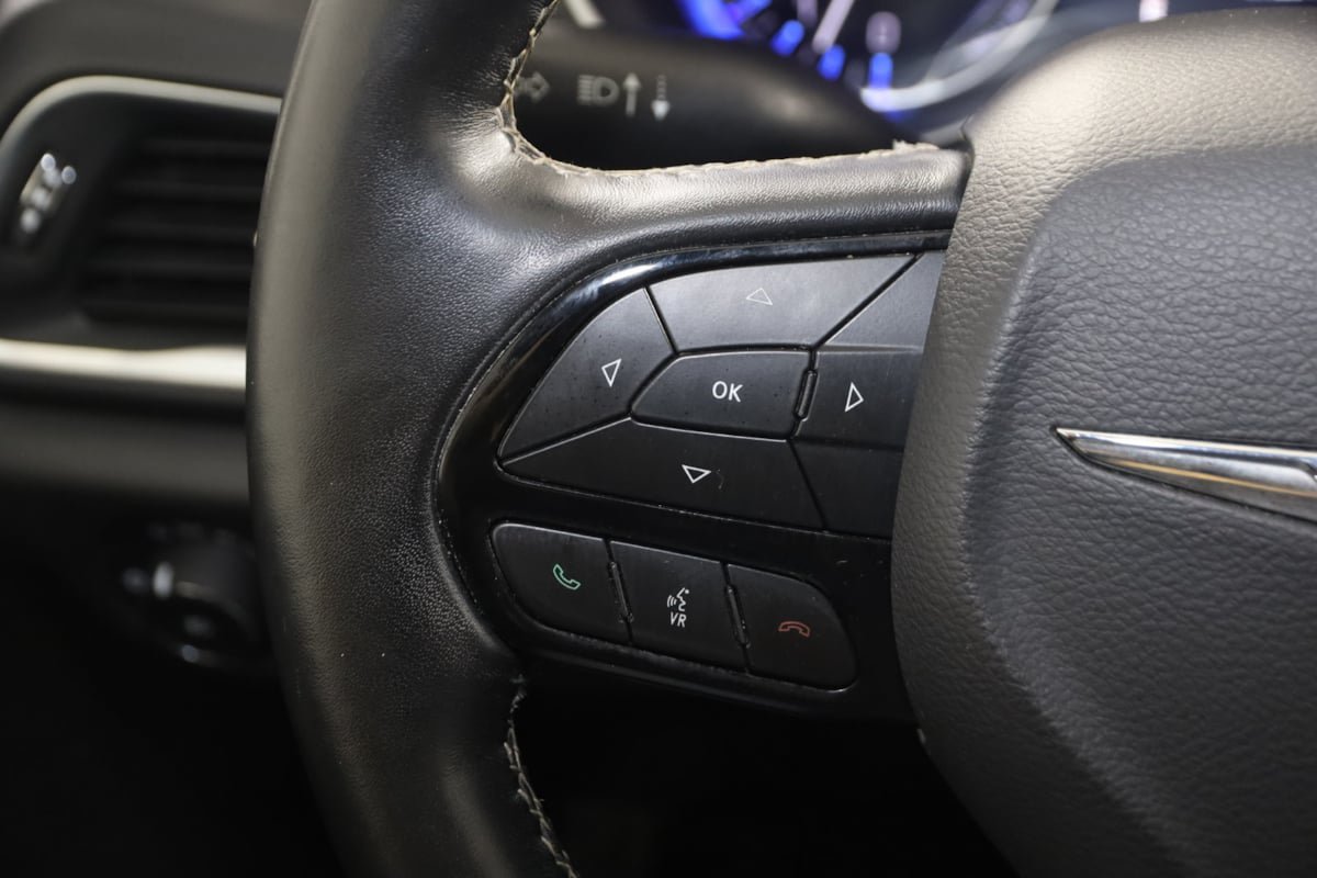 Used 2019 Chrysler Pacifica Touring-L Plus w/ S Appearance Package FWD image 28