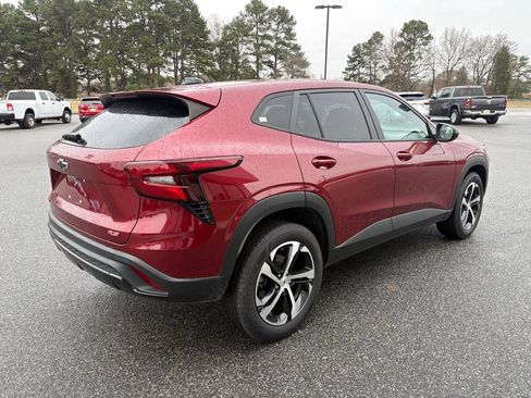 Used 2024 Chevrolet Trax RS w/ Sunroof Package image 8