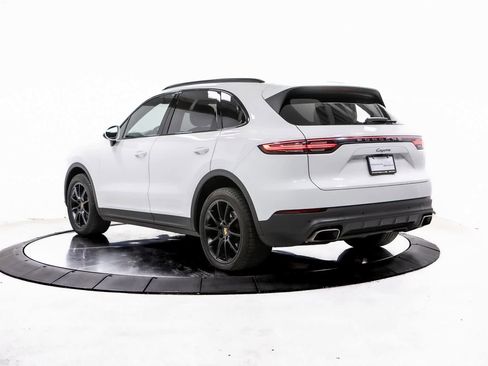 Certified 2023 Porsche Cayenne image 3