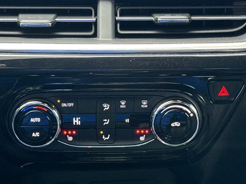 Used 2025 Chevrolet Trax RS w/ Sunroof Package image 32