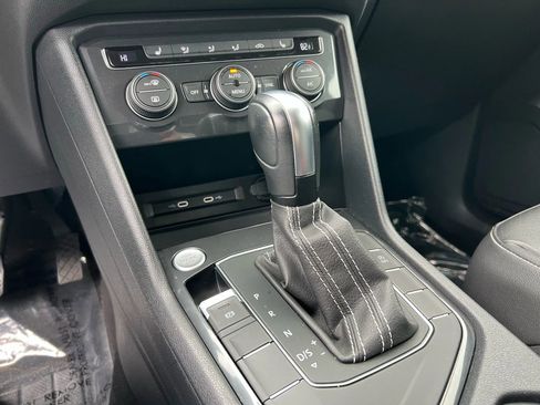 Used 2021 Volkswagen Tiguan SE image 20