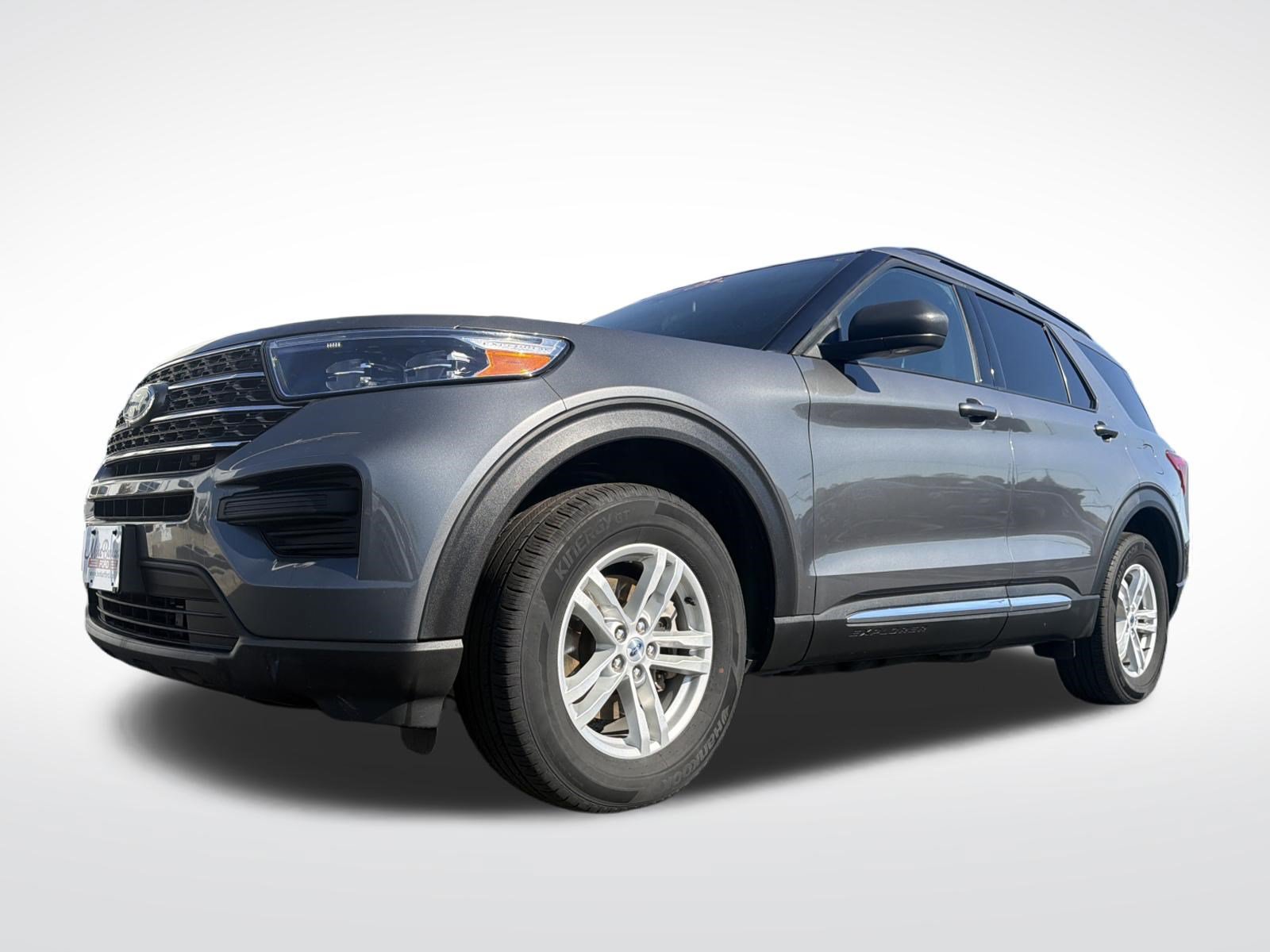 Used 2023 Ford Explorer XLT w/ Class IV Trailer Tow Package AWD/4WD image 2