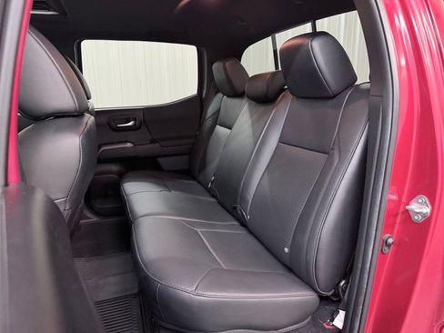 Used 2022 Toyota Tacoma TRD Sport w/ TRD Premium Sport Package AWD/4WD image 33
