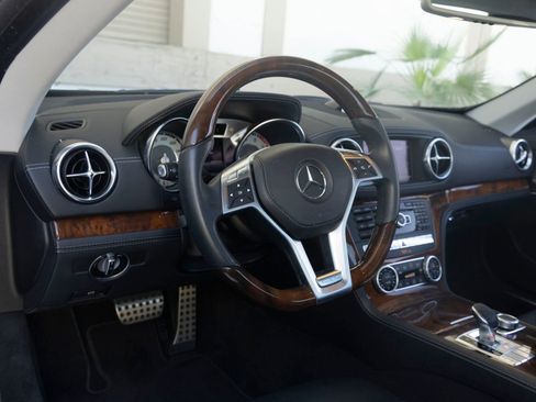 Used 2014 Mercedes-Benz SL 550 image 16