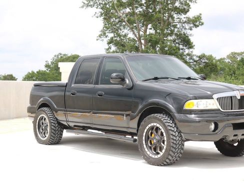 Used 2002 Lincoln Blackwood RWD image 4