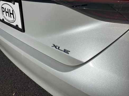 Used 2020 Toyota Avalon XLE w/ Moonroof Package image 23