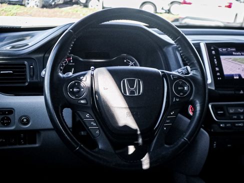 Used 2018 Honda Pilot Touring image 6