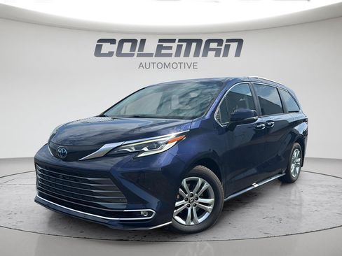 Used 2022 Toyota Sienna Platinum AWD/4WD image 1