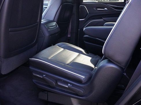 Used 2023 Cadillac Escalade Sport AWD/4WD image 36