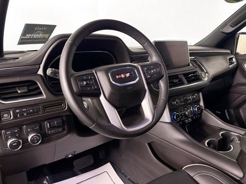 Used 2024 GMC Yukon SLT w/ SLT Luxury Package image 9