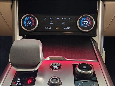 Used 2023 Land Rover Range Rover Long Wheelbase SE image 18