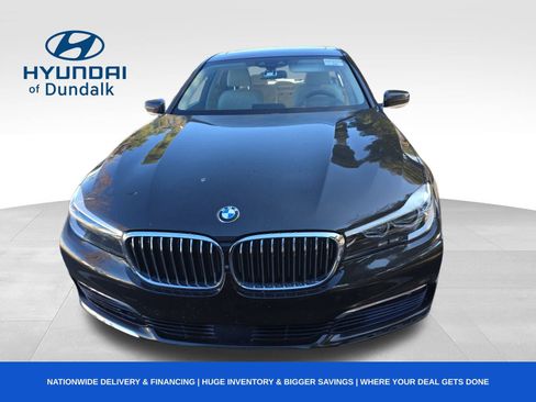 Used 2017 BMW 740i image 8