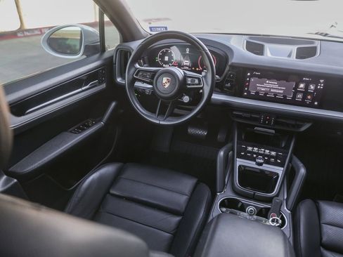 Certified 2024 Porsche Cayenne image 33