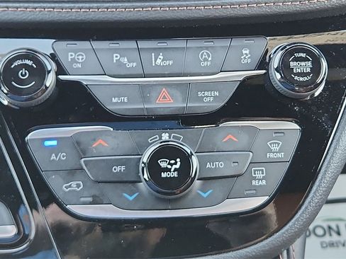 Used 2024 Chrysler Pacifica Pinnacle w/ Trailer Tow Group image 23