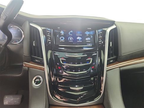 Used 2019 Cadillac Escalade Luxury image 19