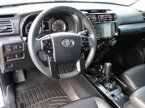 Used 2021 Toyota 4Runner Venture image 11