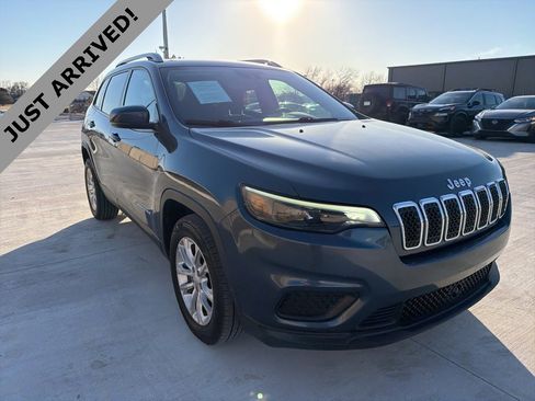 Used 2021 Jeep Cherokee Latitude image 3