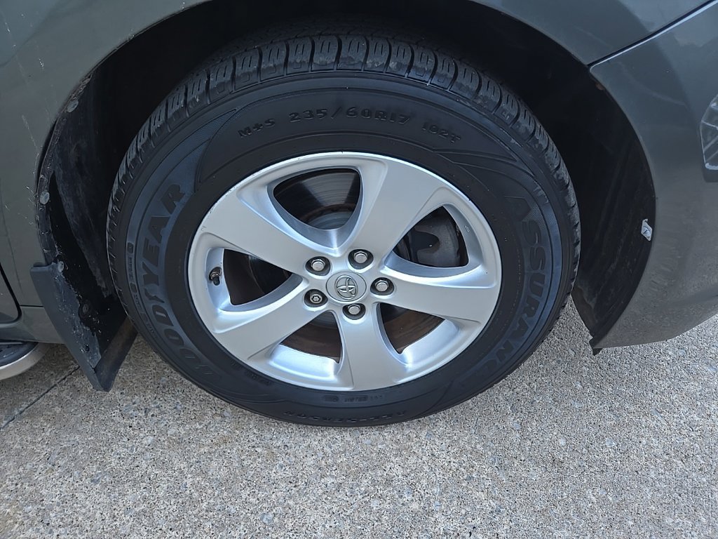Used 2013 Toyota Sienna LE FWD image 39