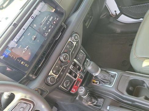 Used 2025 Jeep Gladiator Mojave w/ Convenience Group AWD/4WD image 34