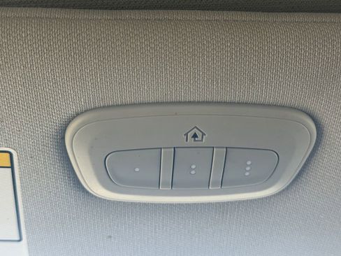 Used 2019 Jeep Cherokee Limited w/ Technology Group image 30