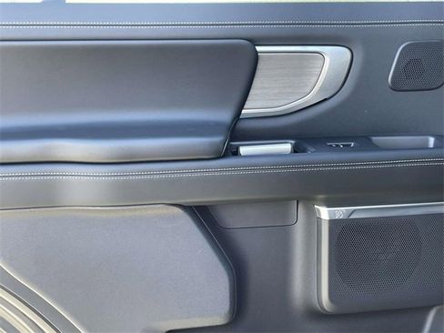 New 2025 Ford Expedition Platinum w/ Driver's Package image 11