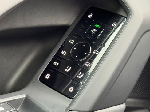 Used 2025 Audi Q5 Premium w/ Convenience Package image 16