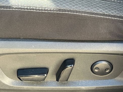 Used 2025 Nissan Pathfinder SV image 20