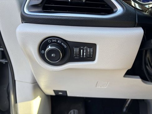 Used 2022 Chrysler Pacifica Limited image 12