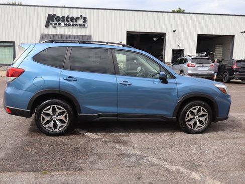 Used 2020 Subaru Forester Premium AWD/4WD image 8