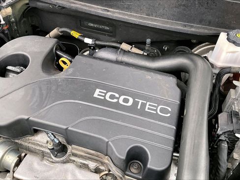 Used 2020 Chevrolet Equinox LT image 30