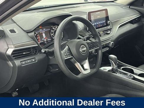 Used 2024 Nissan Altima 2.5 SV FWD image 14