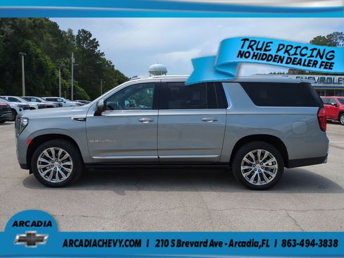 Used 2023 GMC Yukon XL Denali AWD/4WD image 7
