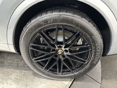New 2026 Porsche Cayenne Coupe AWD/4WD image 12