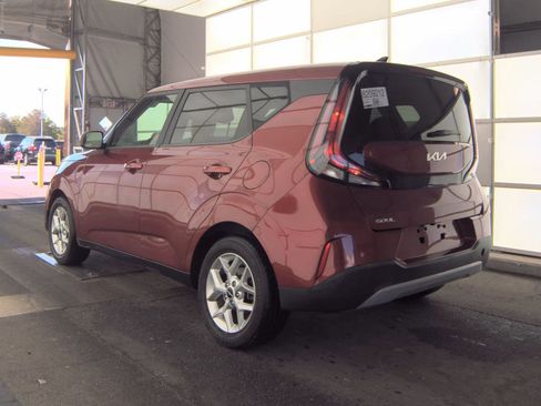 Used 2023 Kia Soul LX w/ LX Technology Package FWD image 11