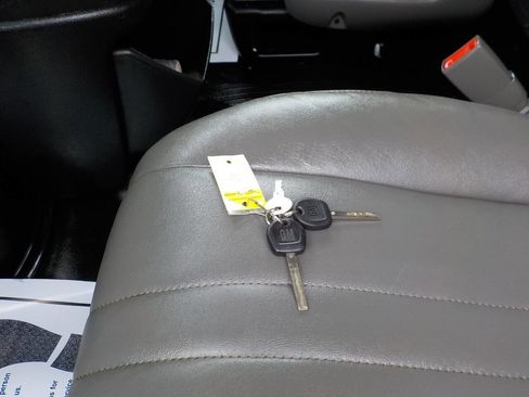 Used 2020 Chevrolet Express 2500 w/ Driver Convenience Package image 28