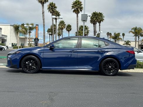 Used 2025 Toyota Camry SE FWD image 7